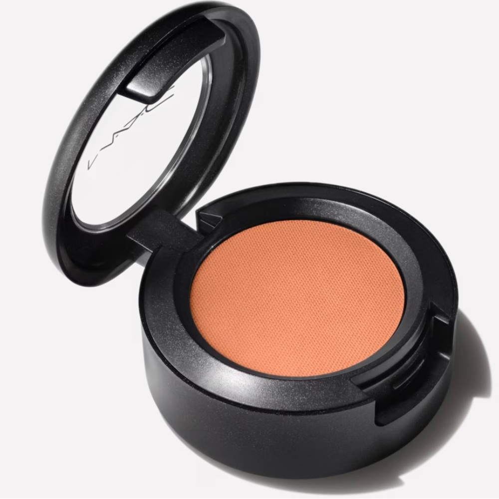 🆕 MAC “Rule” eyeshadow